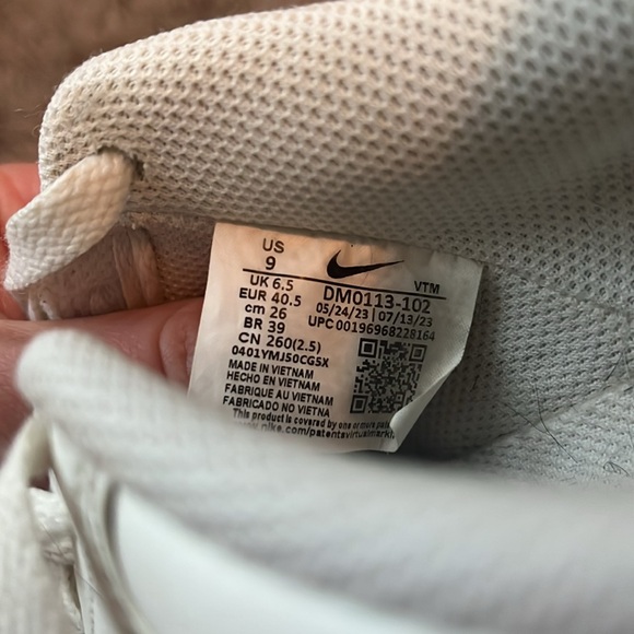 White Nike Platform - Picture 4 of 4